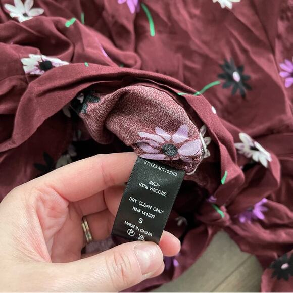 New Revolve  ASTR the Label Jaise Merlot Floral Tie Back Wrap Cropped Top - Picture 7 of 7